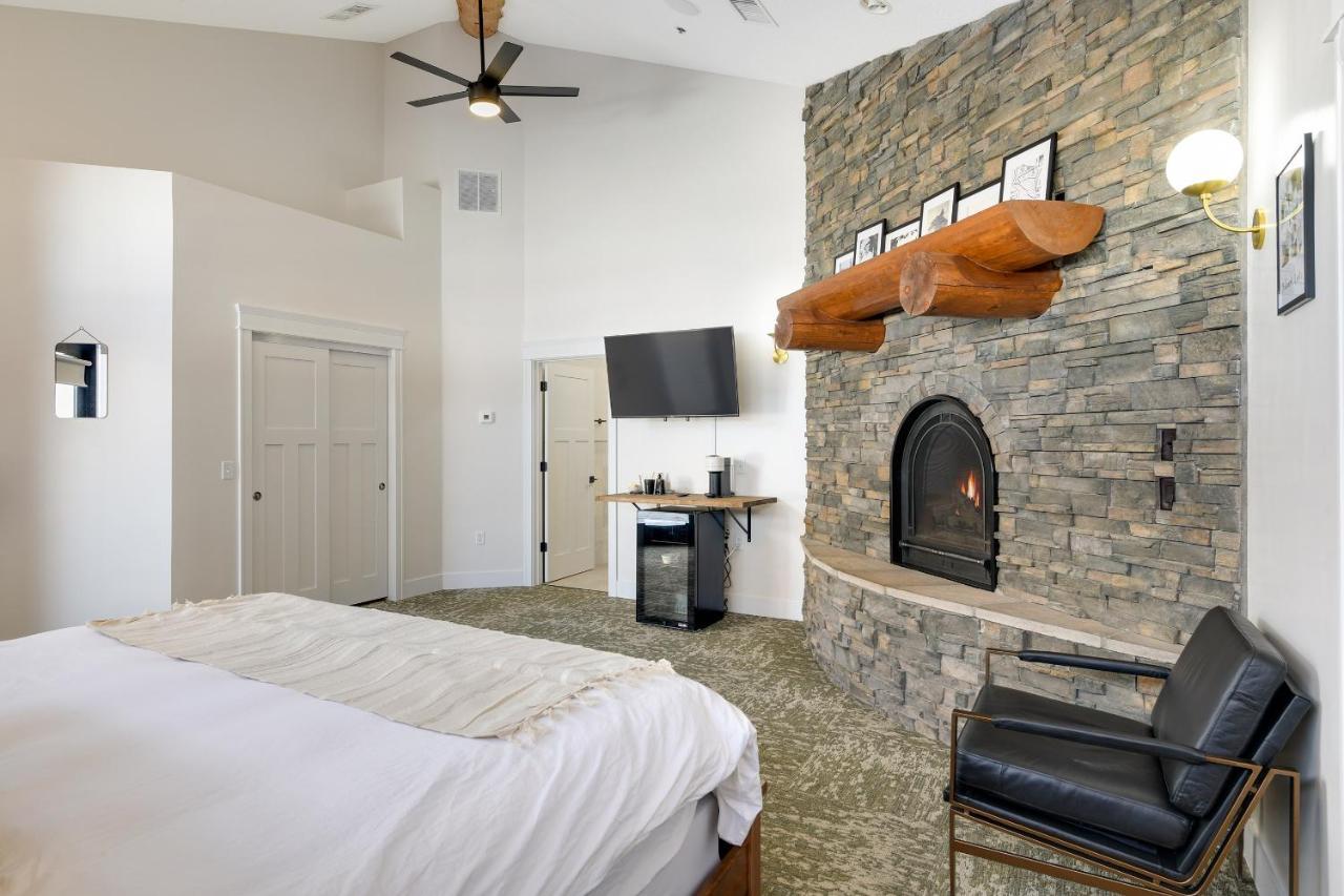 Balsam Lake Lodge ภายนอก รูปภาพ